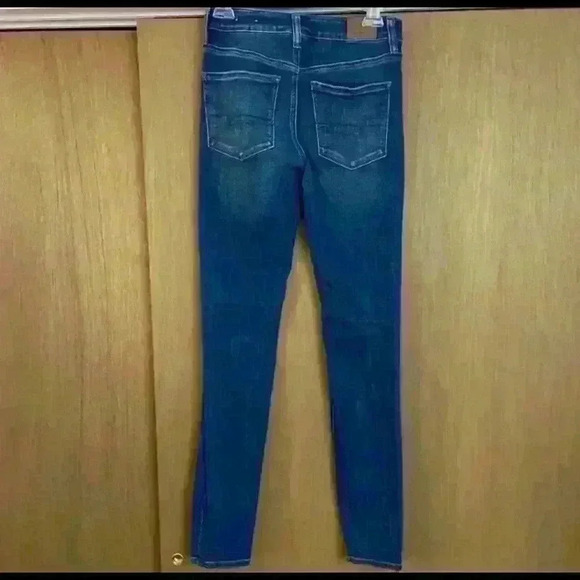 Women’s American Eagle Jeans - Picture 2 of 4